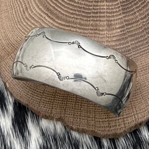 1950s Native American NAVAJO Sterling Silver Cuff Bracelet Decorative Stampings